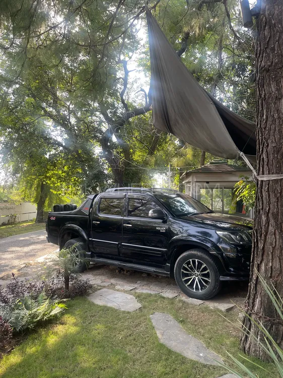 Toyota Hilux 2015 for Sale in Islamabad Image-1