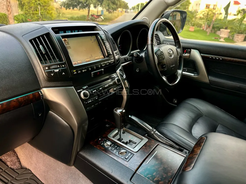 Toyota Land Cruiser 2010 for Sale in Lahore Toyota Land Cruiser 2010 for Sale in Lahore Image-11