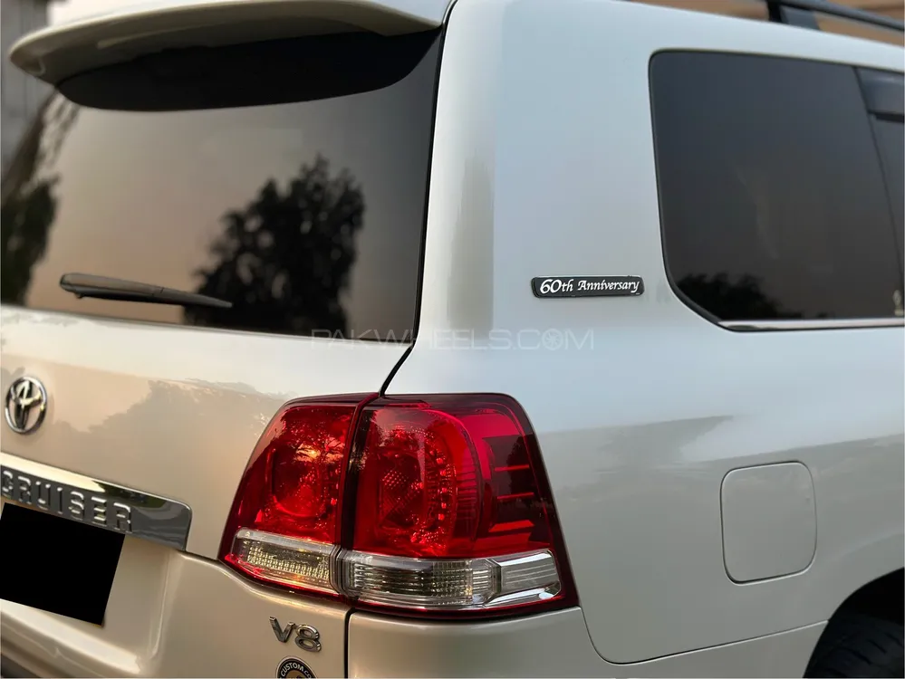 Toyota Land Cruiser 2010 for Sale in Lahore Toyota Land Cruiser 2010 for Sale in Lahore Image-4
