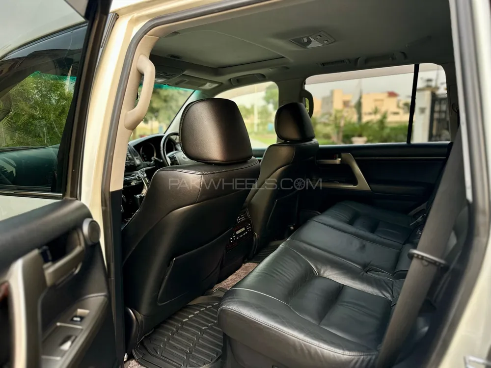 Toyota Land Cruiser 2010 for Sale in Lahore Toyota Land Cruiser 2010 for Sale in Lahore Image-13