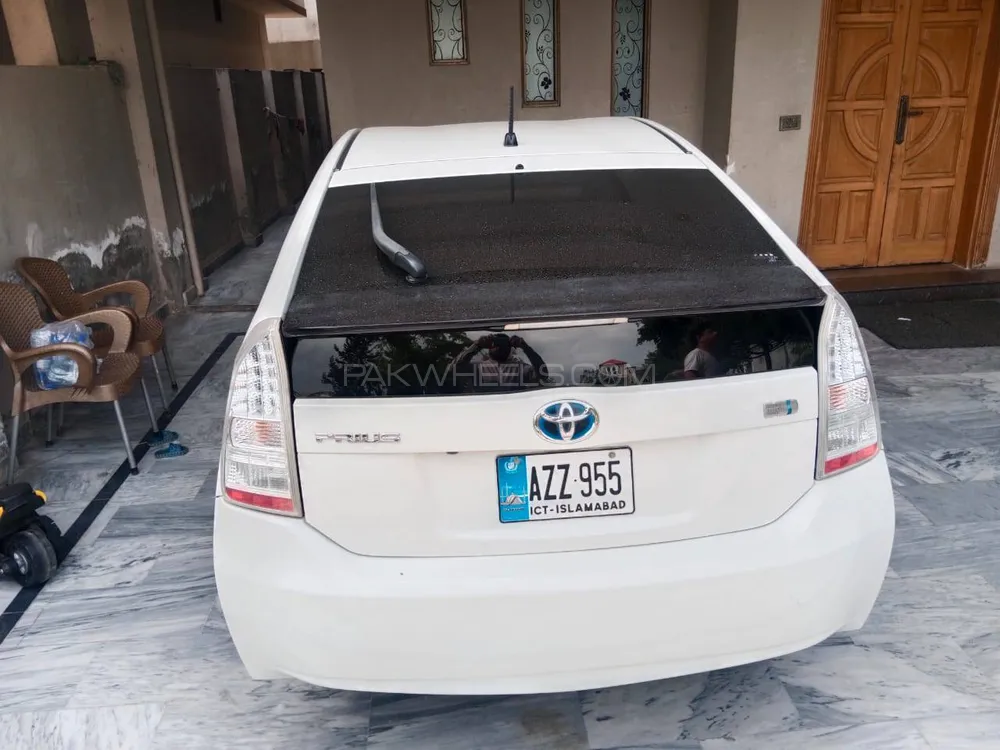 Toyota Prius 2009 for Sale in Islamabad Image-1