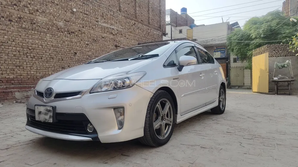 Toyota Prius 2013 for Sale in Faisalabad Image-1