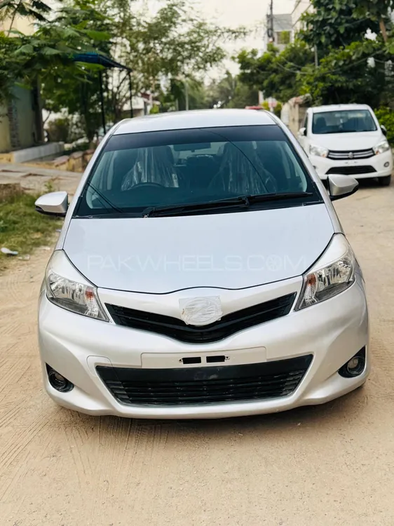 Toyota Vitz 2014 for Sale in Karachi Image-1