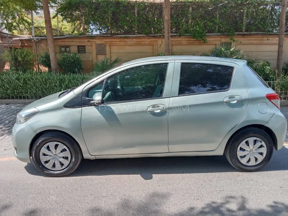 Toyota Vitz 2012 for Sale in Multan Image-1