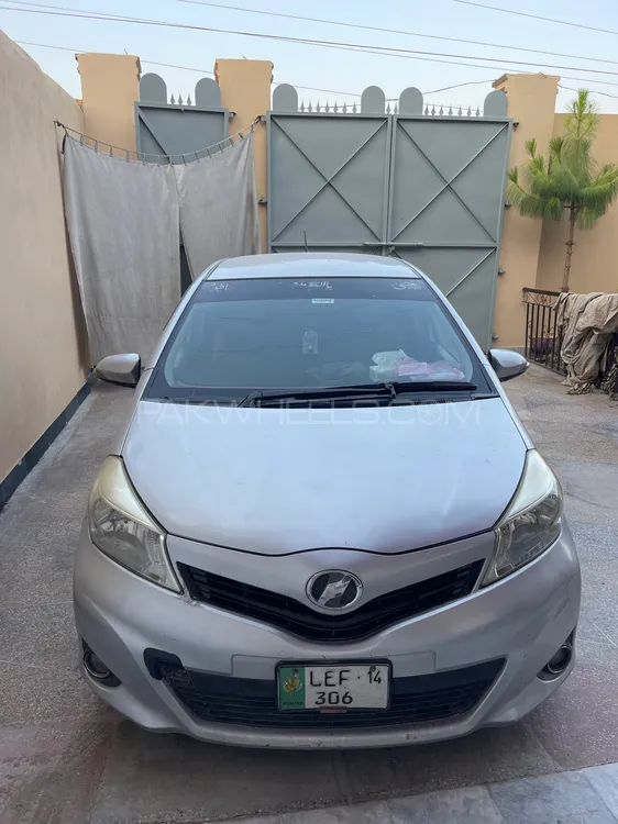 Toyota Vitz 2011 for Sale in Peshawar Image-1