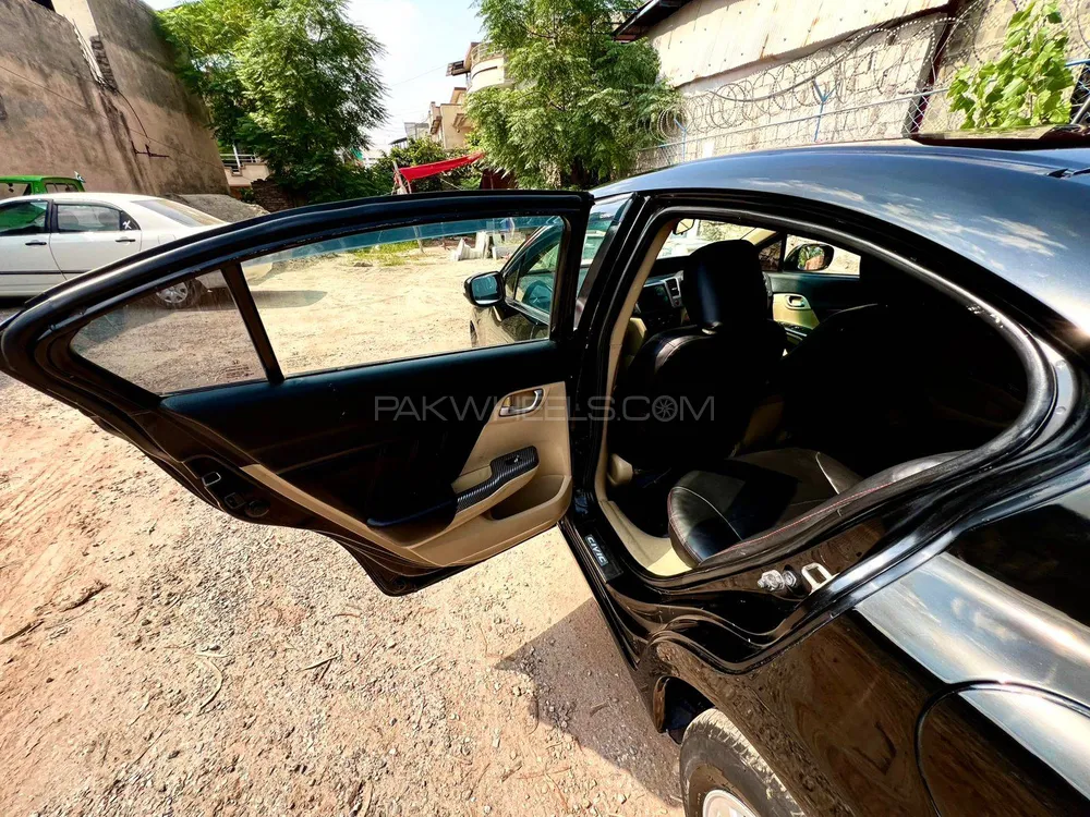 Honda Civic 2014 for Sale in Rawalpindi Honda Civic 2014 for Sale in Rawalpindi Image-12
