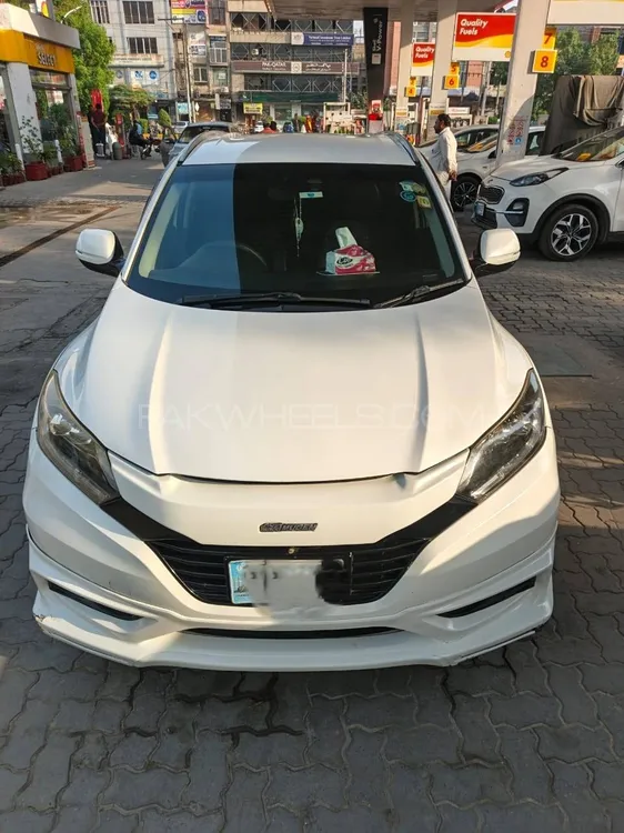 Honda Vezel 2014 for Sale in Faisalabad Image-1