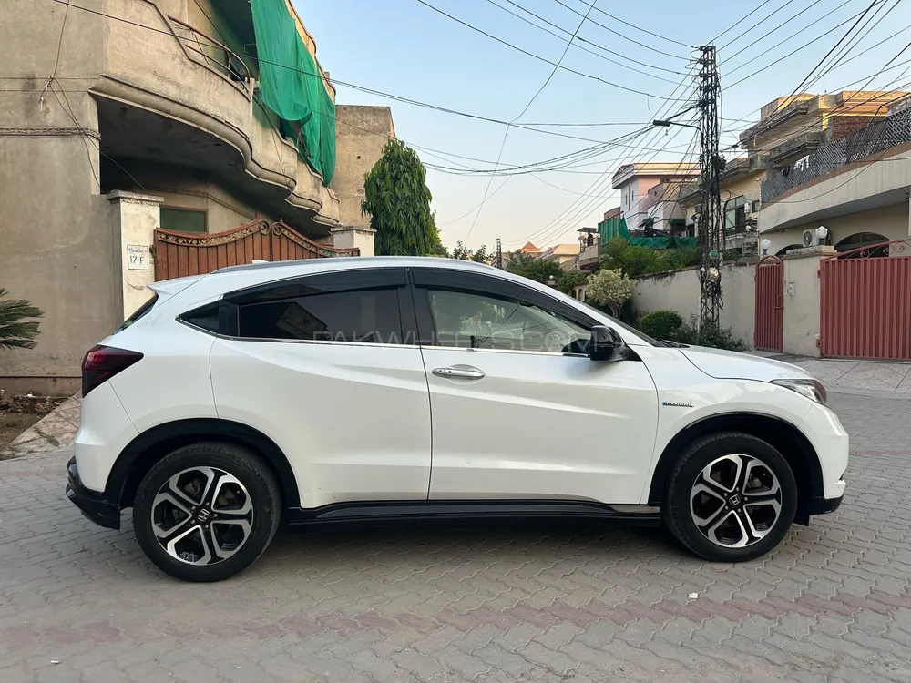 Honda Vezel 2014 for Sale in Lahore Image-1