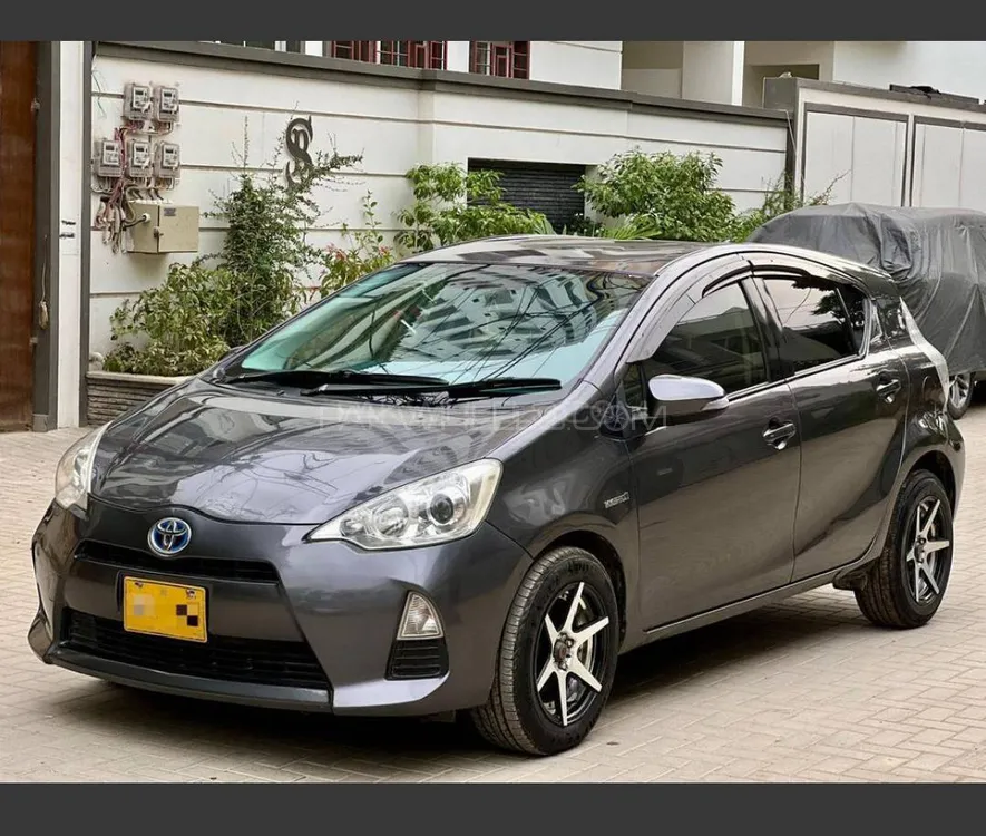 Toyota Aqua 2013 for Sale in Karachi Image-1