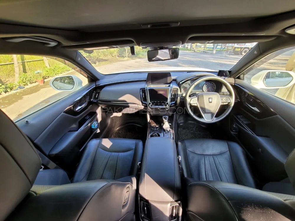 Toyota Crown 2018 for Sale in Peshawar Toyota Crown 2018 for Sale in Peshawar Image-12