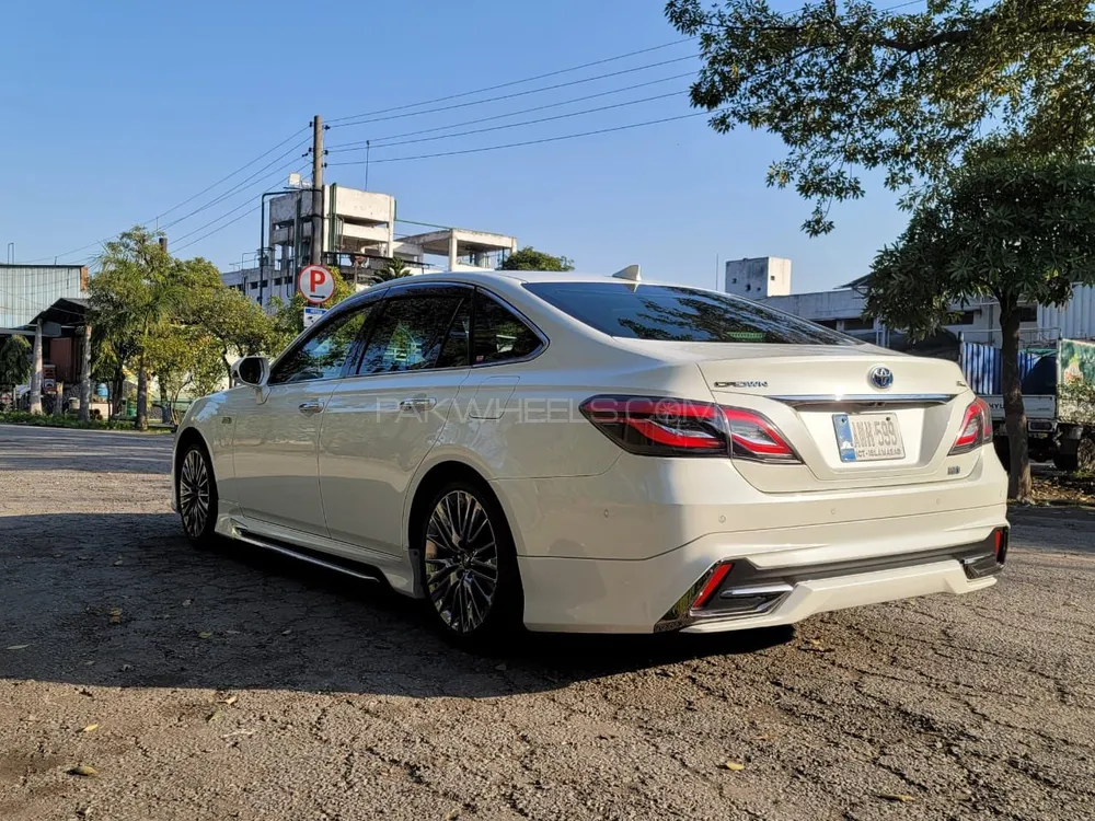 Toyota Crown 2018 for Sale in Peshawar Toyota Crown 2018 for Sale in Peshawar Image-2