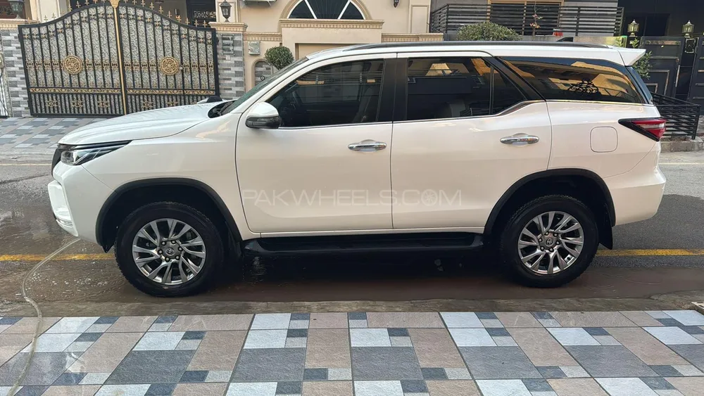 Toyota Fortuner 2021 for Sale in Jhelum Toyota Fortuner 2021 for Sale in Jhelum Image-4