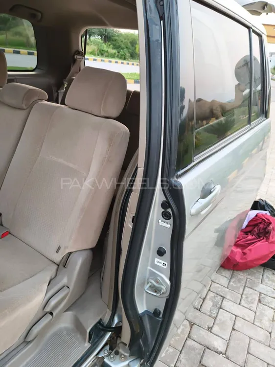 ٹویوٹا آئیسس 2006 for Sale in فتح جنگ ٹویوٹا آئیسس 2006 for Sale in فتح جنگ Image-12