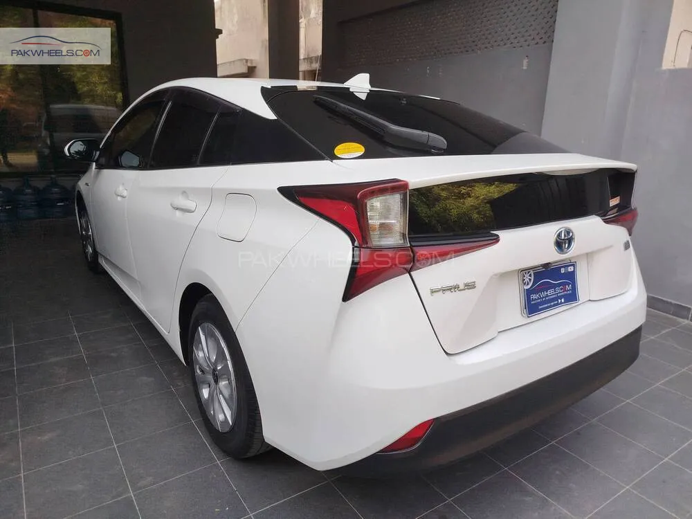 Toyota Prius 2020 for Sale in Lahore Toyota Prius 2020 for Sale in Lahore Image-5