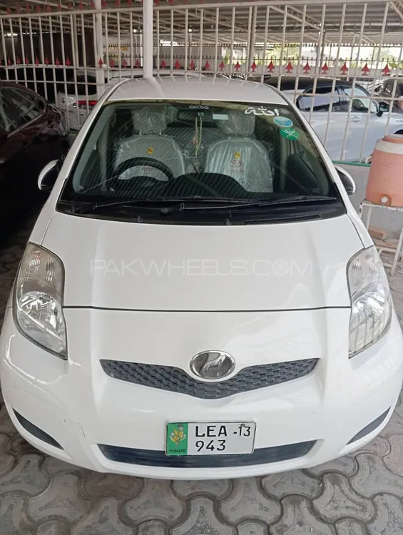 Toyota Vitz 2007 for Sale in Peshawar Image-1