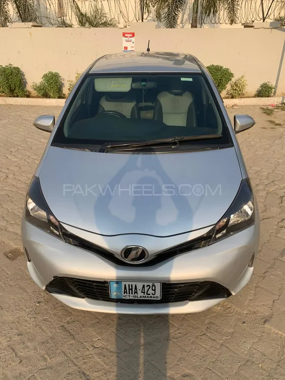 Toyota Vitz 2014 for Sale in Lahore Image-1