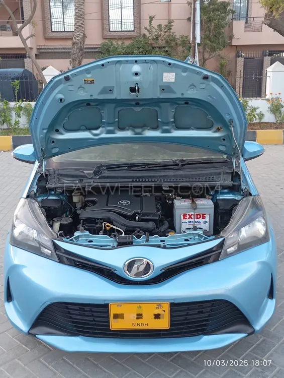 Toyota Vitz 2015 for Sale in Karachi Image-1