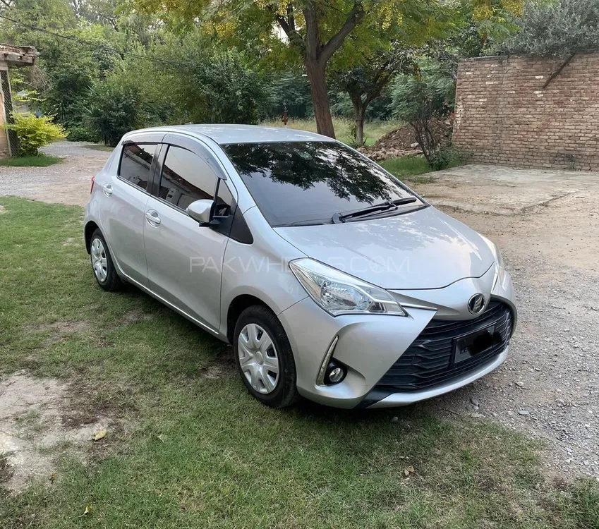Toyota Vitz 2018 for Sale in Peshawar Image-1