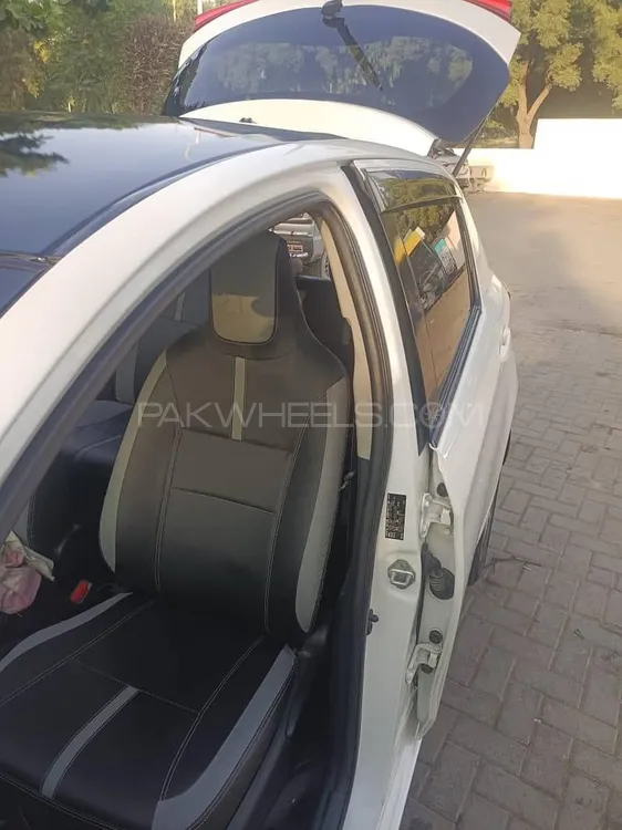Toyota Vitz 2021 for Sale in Karachi Image-1