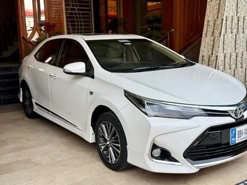 Toyota Corolla Altis Grande X CVT-i 1.8 Beige Interior 2021