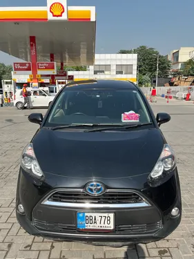 Toyota Sienta 2015