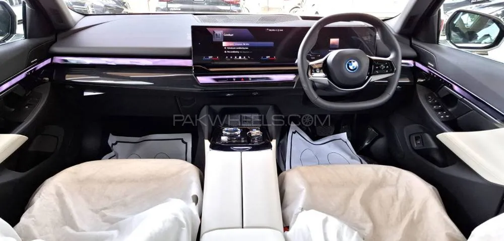 BMW i5 2025 for Sale in Karachi BMW i5 2025 for Sale in Karachi Image-8
