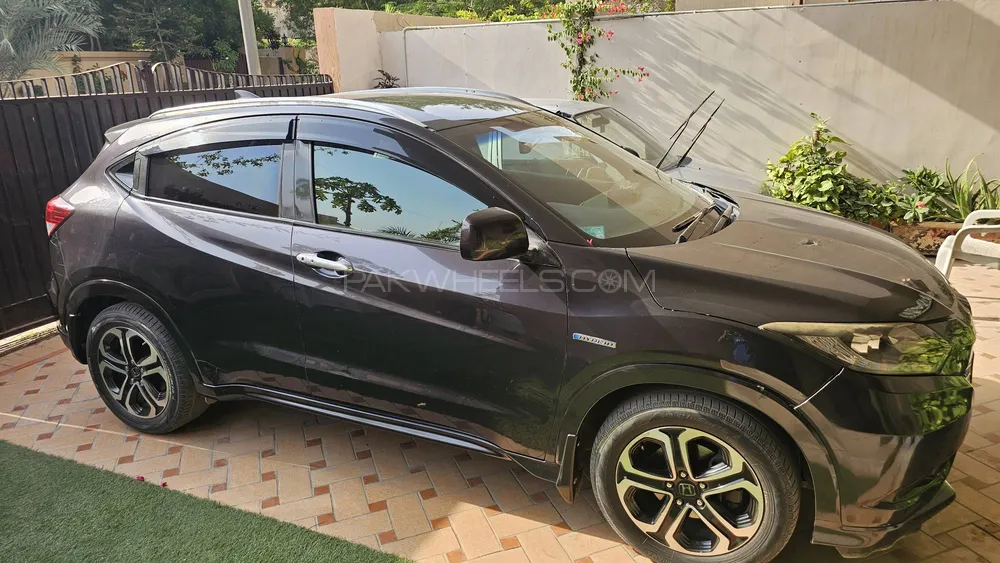 Honda Vezel 2014 for Sale in Karachi Image-1