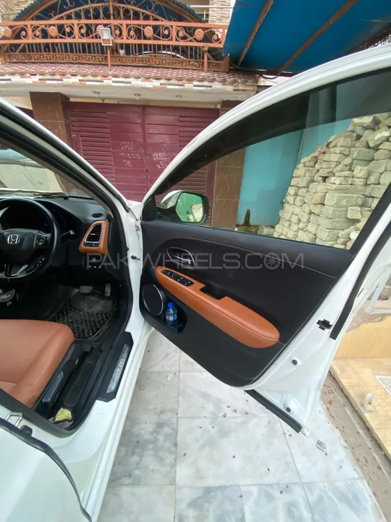 Honda Vezel 2014 for Sale in Hyderabad Honda Vezel 2014 for Sale in Hyderabad Image-14