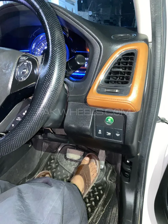 Honda Vezel 2014 for Sale in Hyderabad Honda Vezel 2014 for Sale in Hyderabad Image-3