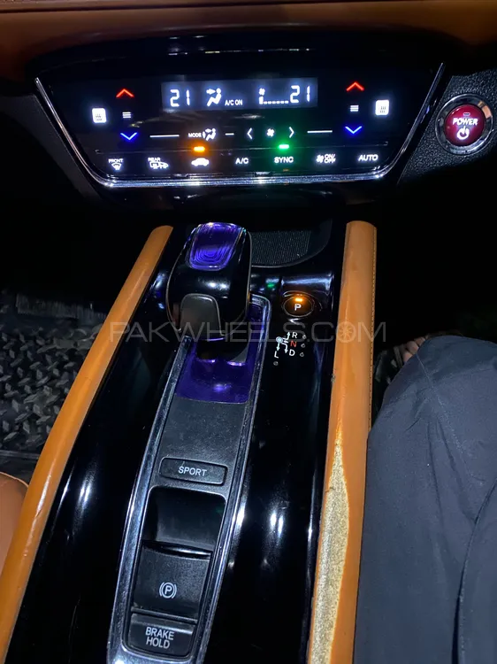 Honda Vezel 2014 for Sale in Hyderabad Honda Vezel 2014 for Sale in Hyderabad Image-5