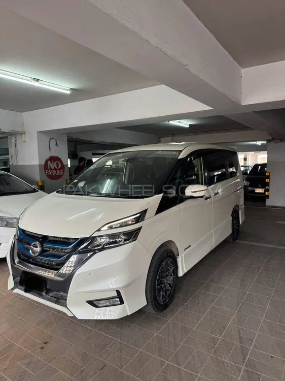 Nissan Serena 2018 for Sale in Karachi Image-1