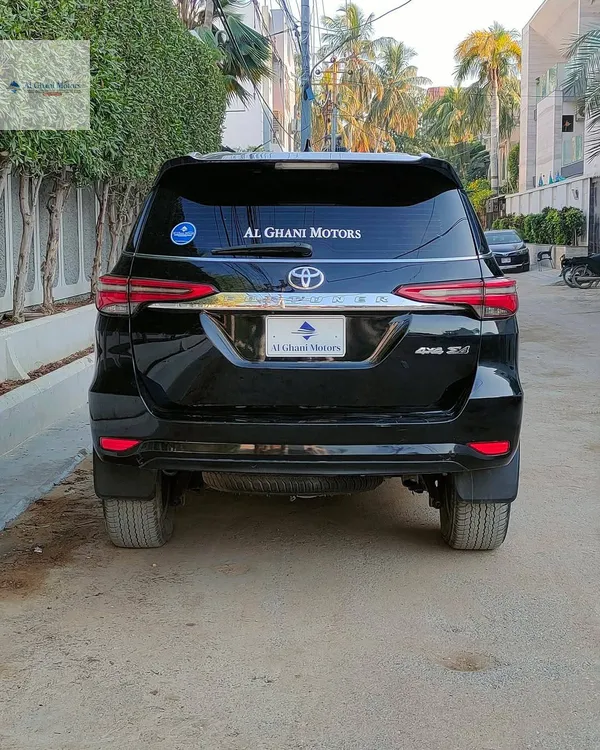 Toyota Fortuner 2022 for Sale in Karachi Toyota Fortuner 2022 for Sale in Karachi Image-4