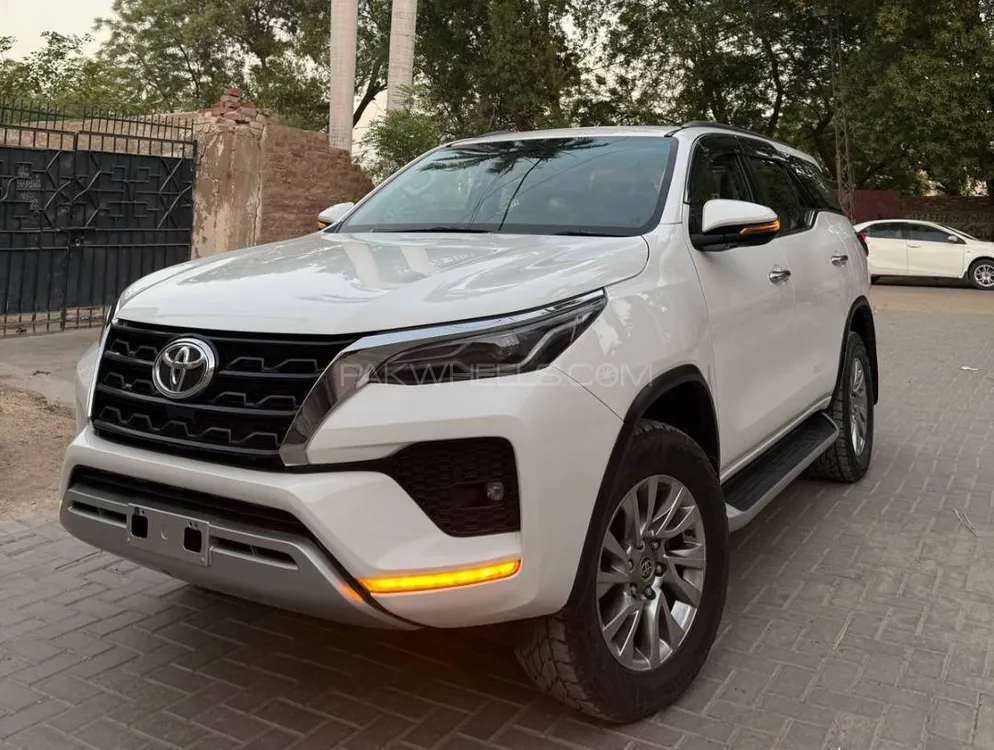Toyota Fortuner 2022 for Sale in Karachi Image-1