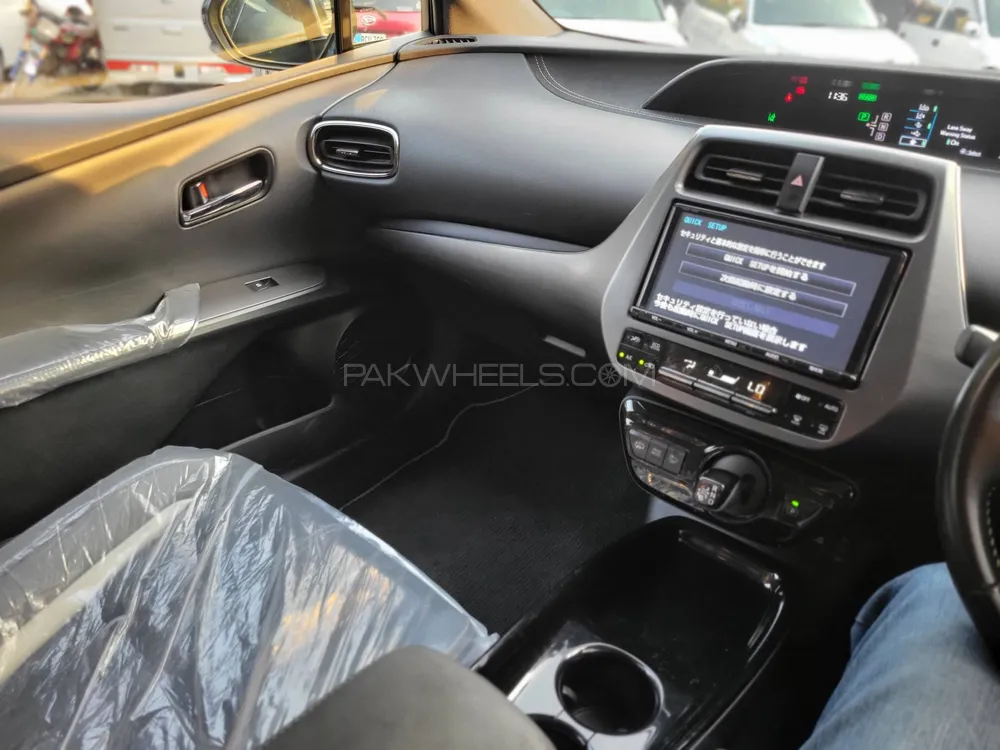 Toyota Prius 2018 for Sale in Islamabad Toyota Prius 2018 for Sale in Islamabad Image-18