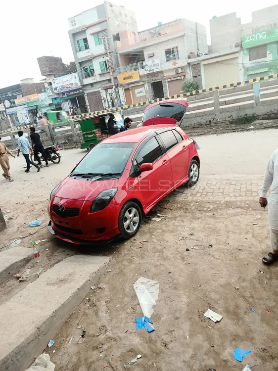 Toyota Vitz 2006 for Sale in Sahiwal Image-1