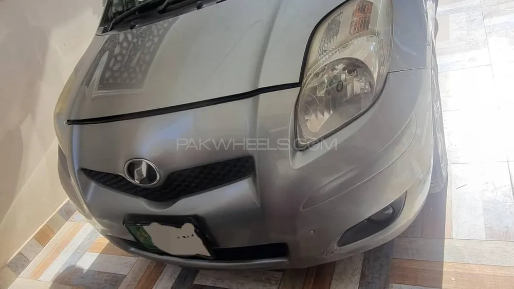 Toyota Vitz 2009 for Sale in Multan Image-1