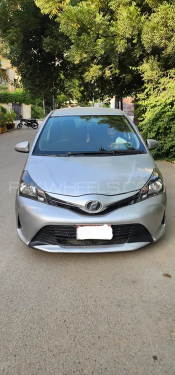 Toyota Vitz 2014 for Sale in Karachi Image-1