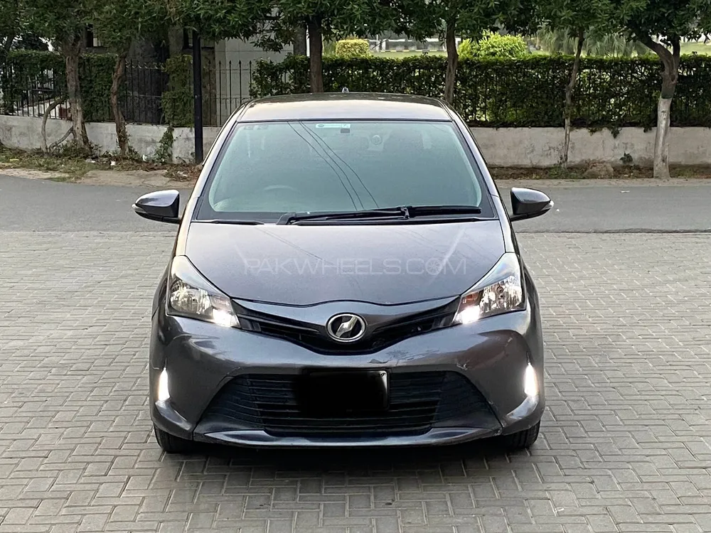 Toyota Vitz 2015 for Sale in Lahore Image-1