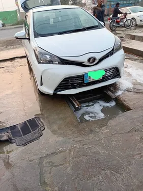 Toyota Vitz F 1.0 2015