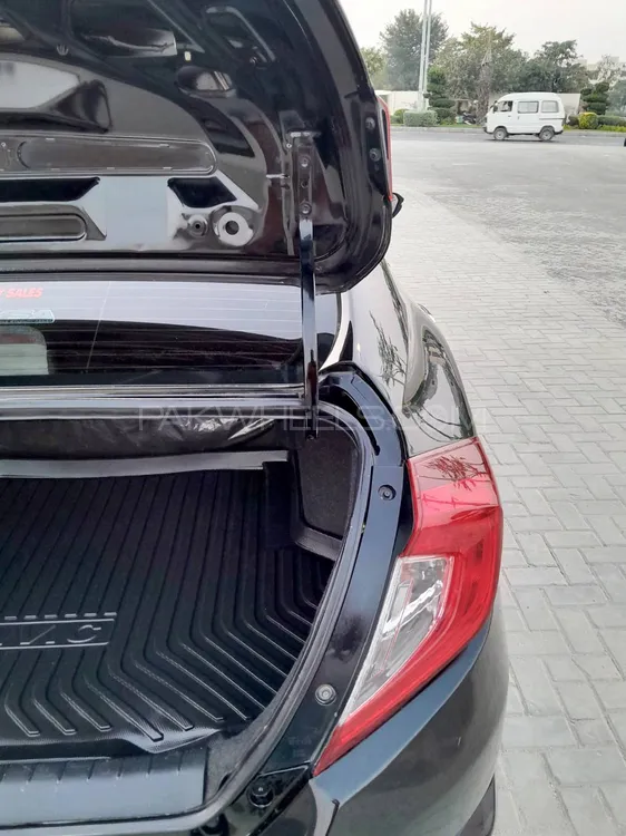Honda Civic 2018 for Sale in Lahore Honda Civic 2018 for Sale in Lahore Image-19