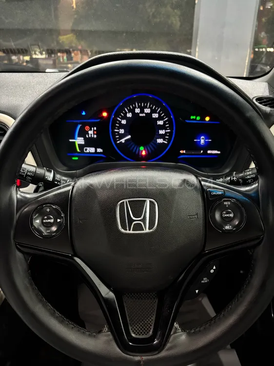 Honda Vezel 2016 for Sale in Karachi Honda Vezel 2016 for Sale in Karachi Image-5