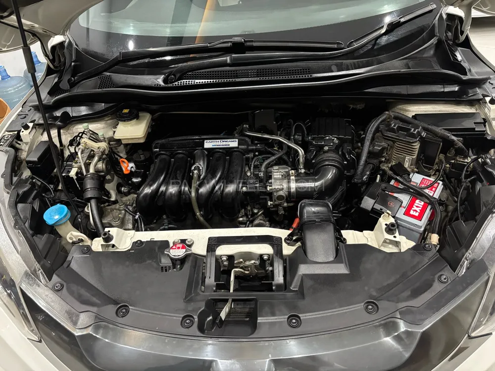 Honda Vezel 2016 for Sale in Karachi Honda Vezel 2016 for Sale in Karachi Image-2