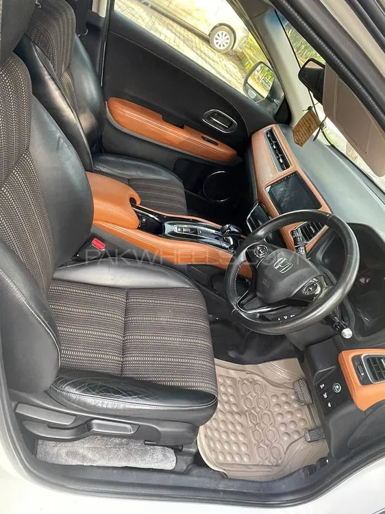 Honda Vezel 2017 for Sale in Islamabad Honda Vezel 2017 for Sale in Islamabad Image-5