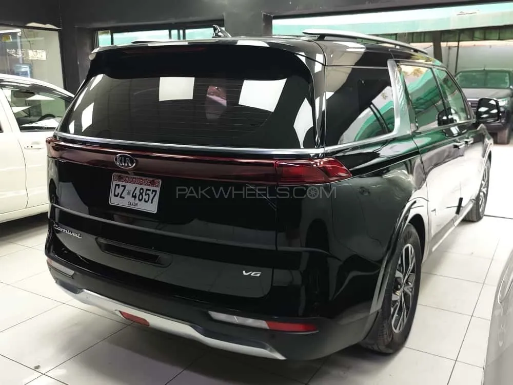 KIA Carnival 2021 for Sale in Karachi Image-1