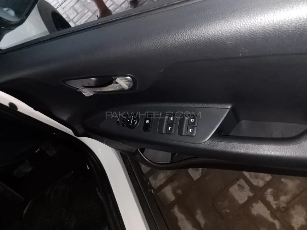 KIA Stonic 2025 for Sale in Rawalpindi KIA Stonic 2025 for Sale in Rawalpindi Image-10