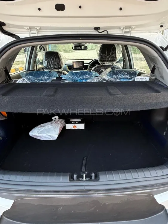 KIA Stonic 2025 for Sale in Faisalabad KIA Stonic 2025 for Sale in Faisalabad Image-6