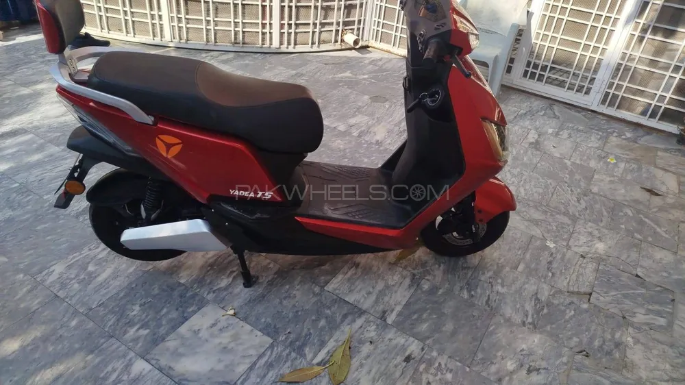 Lectrix Scooty 2024 for Sale Image-1