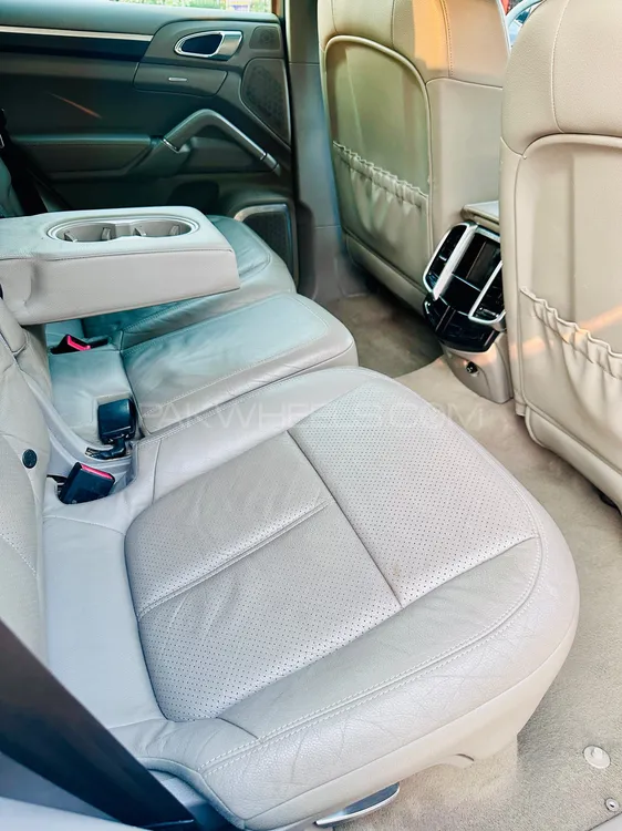 پورشے کائین 2011 for Sale in فیصل آباد پورشے کائین 2011 for Sale in فیصل آباد Image-15