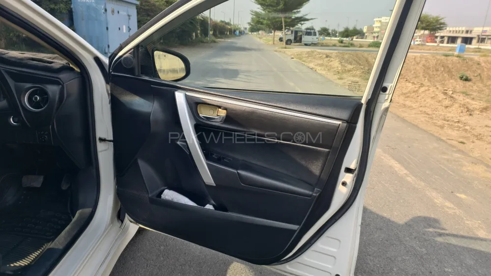 Toyota Corolla 2017 for Sale in D.G.Khan Toyota Corolla 2017 for Sale in D.G.Khan Image-9