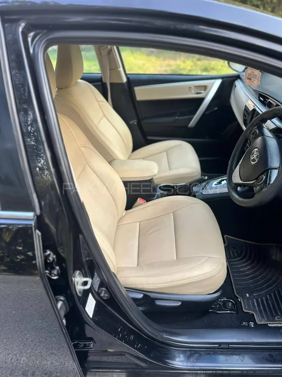 Toyota Corolla 2017 for Sale in Lahore Toyota Corolla 2017 for Sale in Lahore Image-13